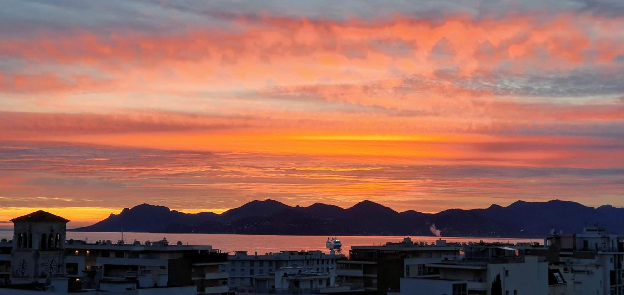 Villa Sur Le Toit - Vue Mer Exceptionnelle คานส์ ภายนอก รูปภาพ